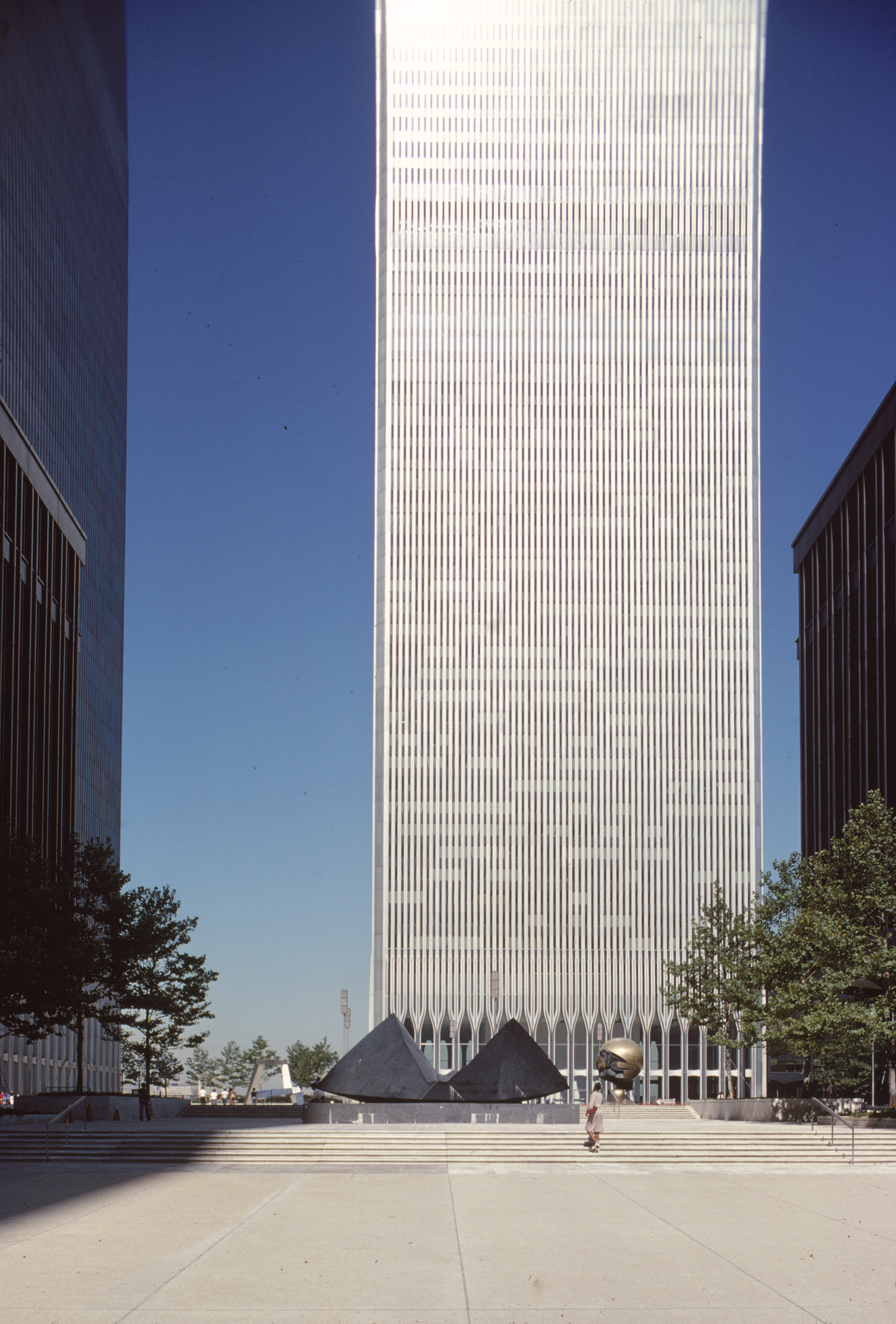 File:World Trade Center, New York. Exterior. Single tower with 