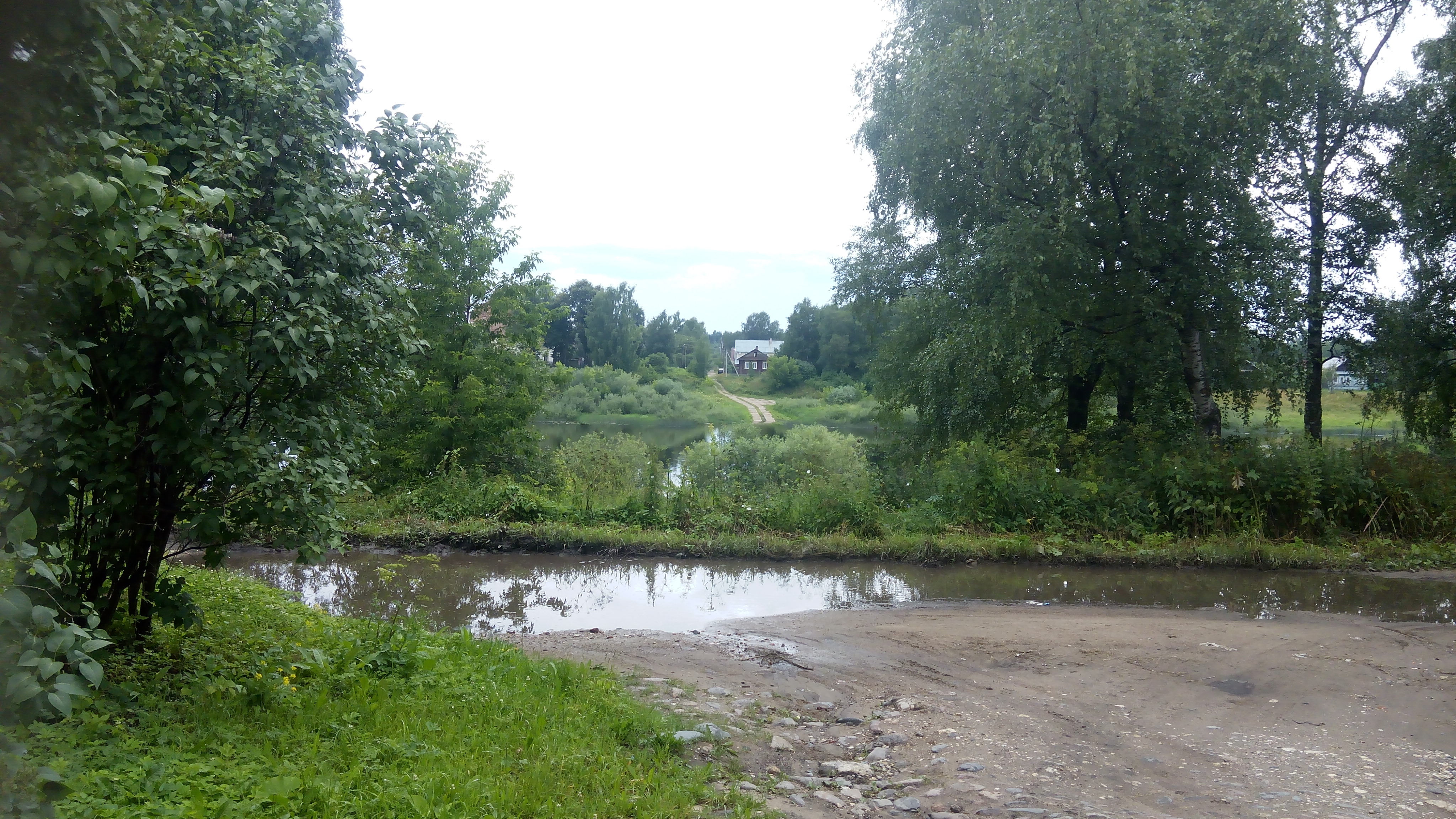 Уровень воды в реке молога. Река Молога Устюжна. Устюжна набережная реки Мологи. Устюжна Молога пляж. Уровень воды Молога Устюжна.