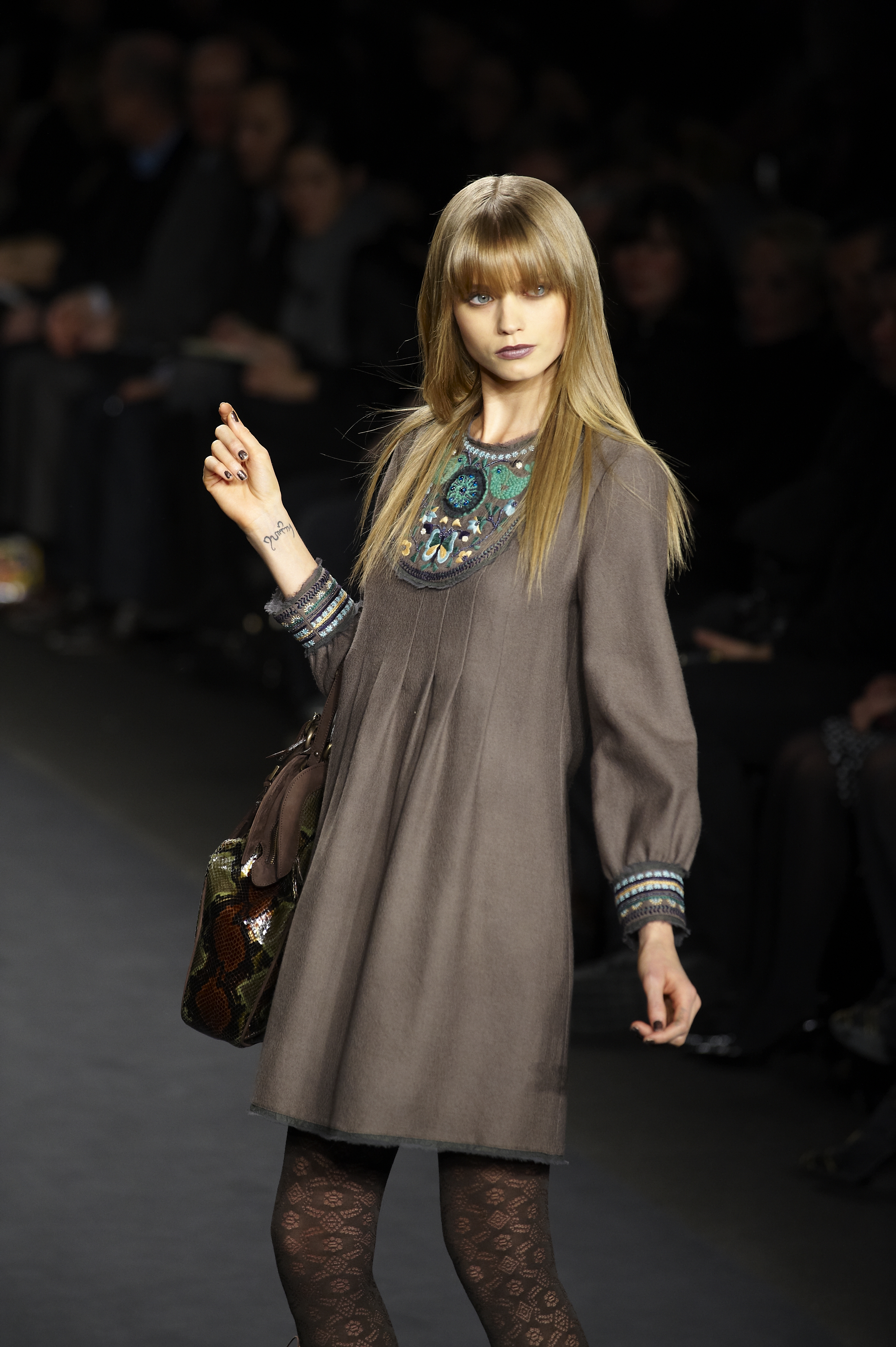 File:Anna Sui Fall-Winter 2010 033.jpg - Wikipedia