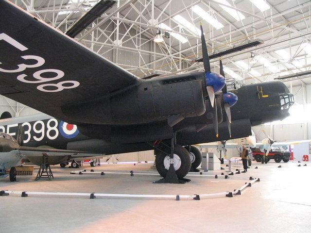 Mobilebomber bot. Авро Линкольн бомбардировщик. Самолет Авро Линкольн RF 570. Ок Avro Lincoln. RF-398ifga.