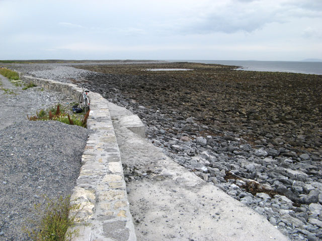 File:Beach platform - geograph.org.uk - 1426770.jpg