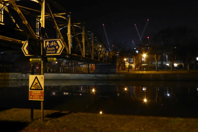 File:Bridge over the Thames - geograph.org.uk - 5248974.jpg