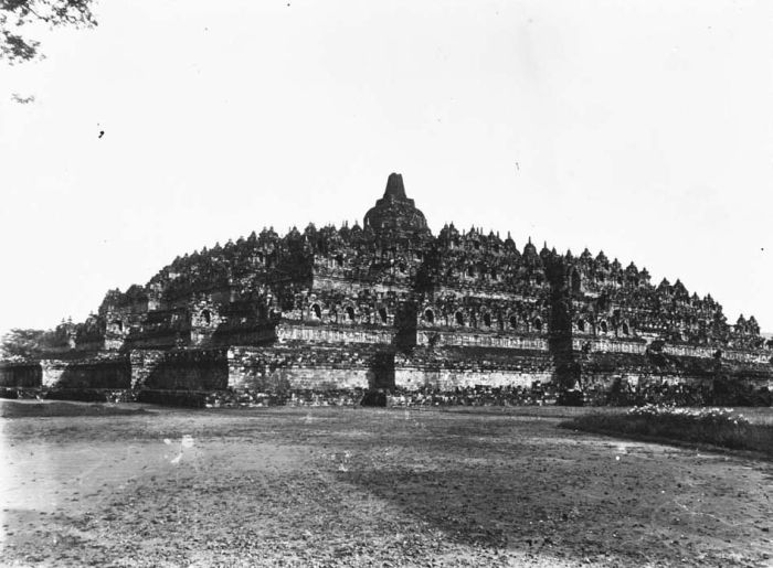 File:COLLECTIE TROPENMUSEUM De Boroboedoer Midden-Java TMnr 60018440.jpg