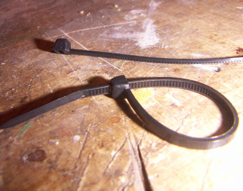 File:Cable tie.jpg