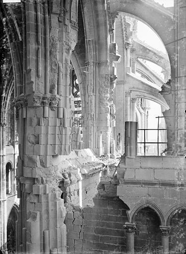 File:Cathédrale Notre-Dame - Vue intérieure du transept sud, vers l'est - parties hautes - Reims - Médiathèque de l'architecture et du patrimoine - APMH00019037.jpg