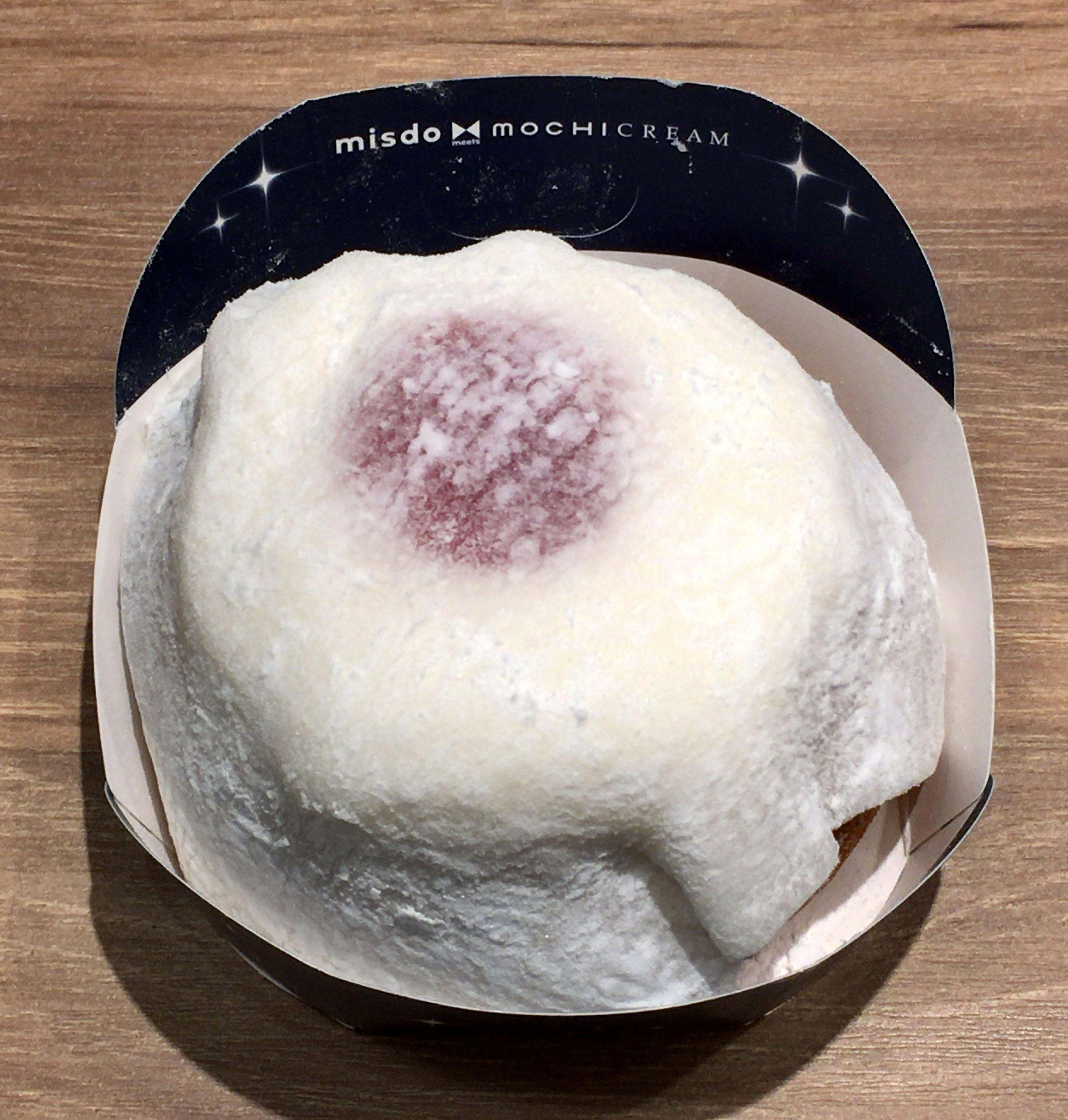 File:Daifuku donut (strawberry) of Mister Donut in Japan.jpg - Wikimedia  Commons