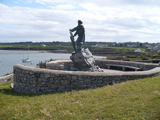 File:Dic Evans Memorial Sculpture, Moelfre - geograph.org.uk - 851081.jpg