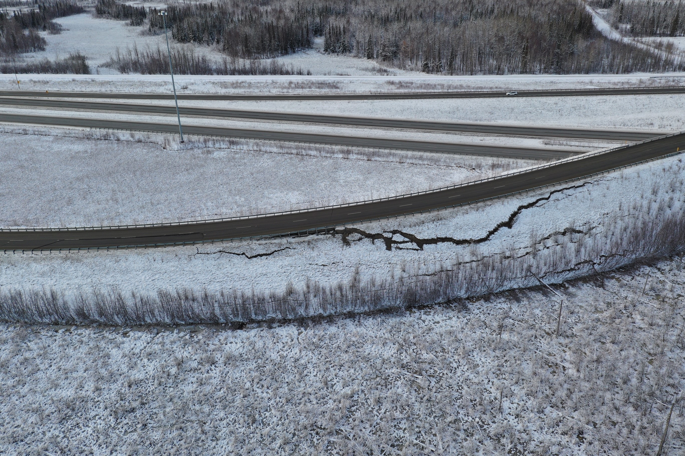 Аляскинская железная дорога. Ледотрясение. Морозные земли - зарубки. Alaska earthquake.