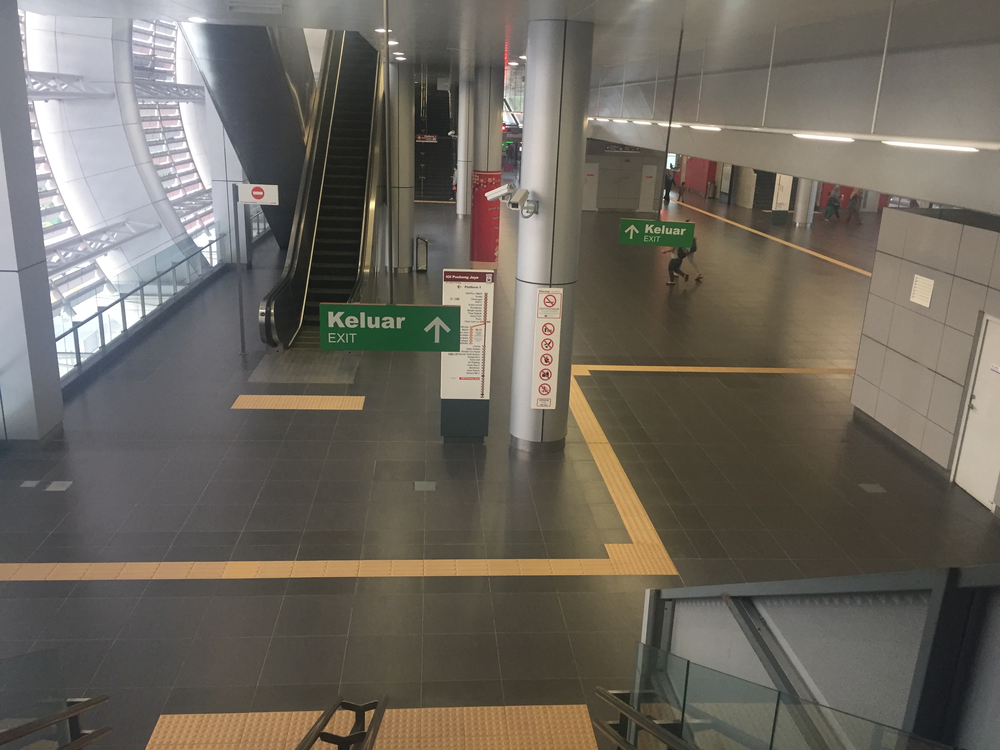 File Elevators At Ioi Puchong Jaya Lrt Jpg Wikimedia Commons