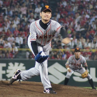 Aoki with the Yomiuri Giants