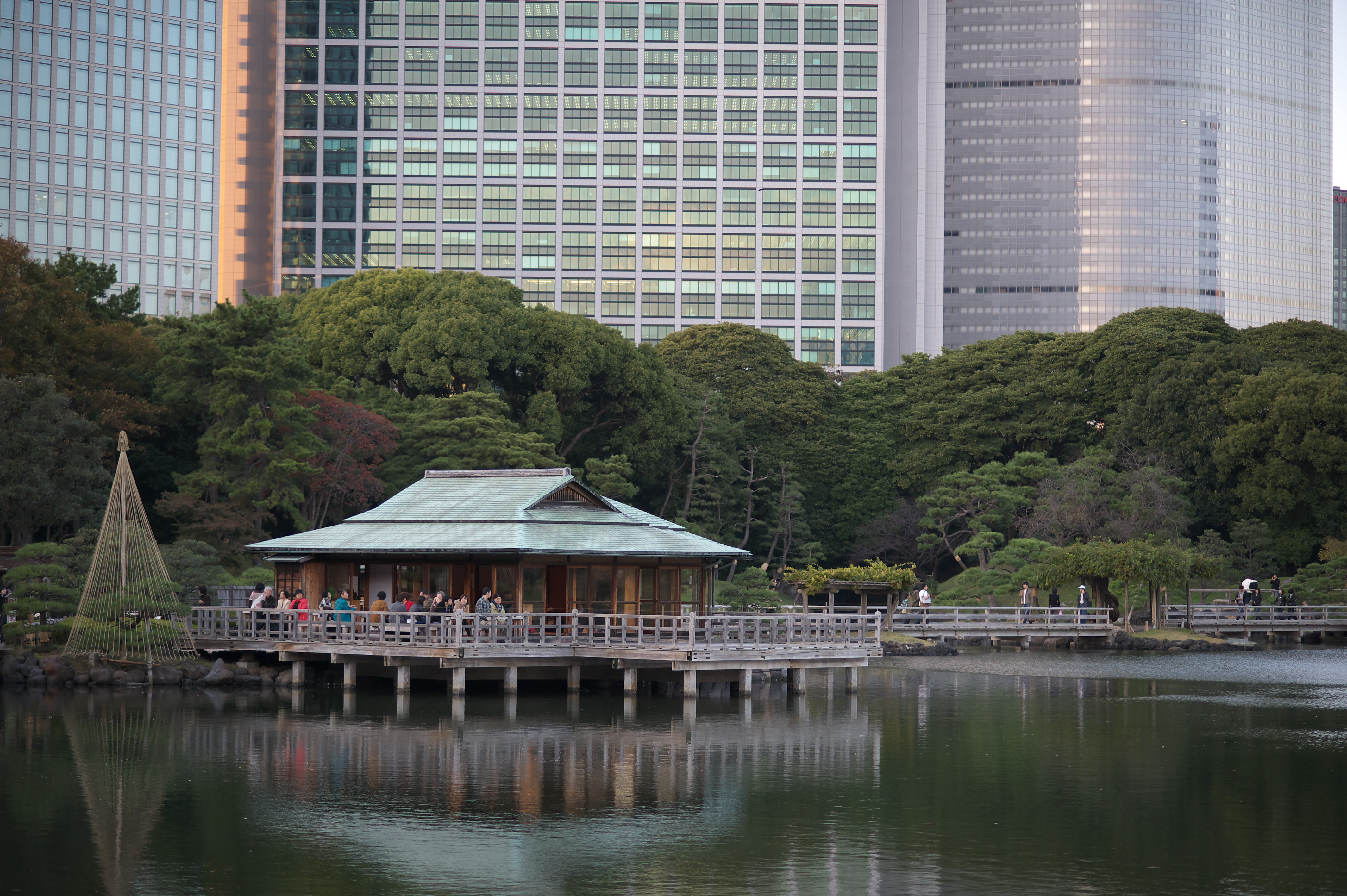 File Hamarikyu Garden Jpg Wikimedia Commons