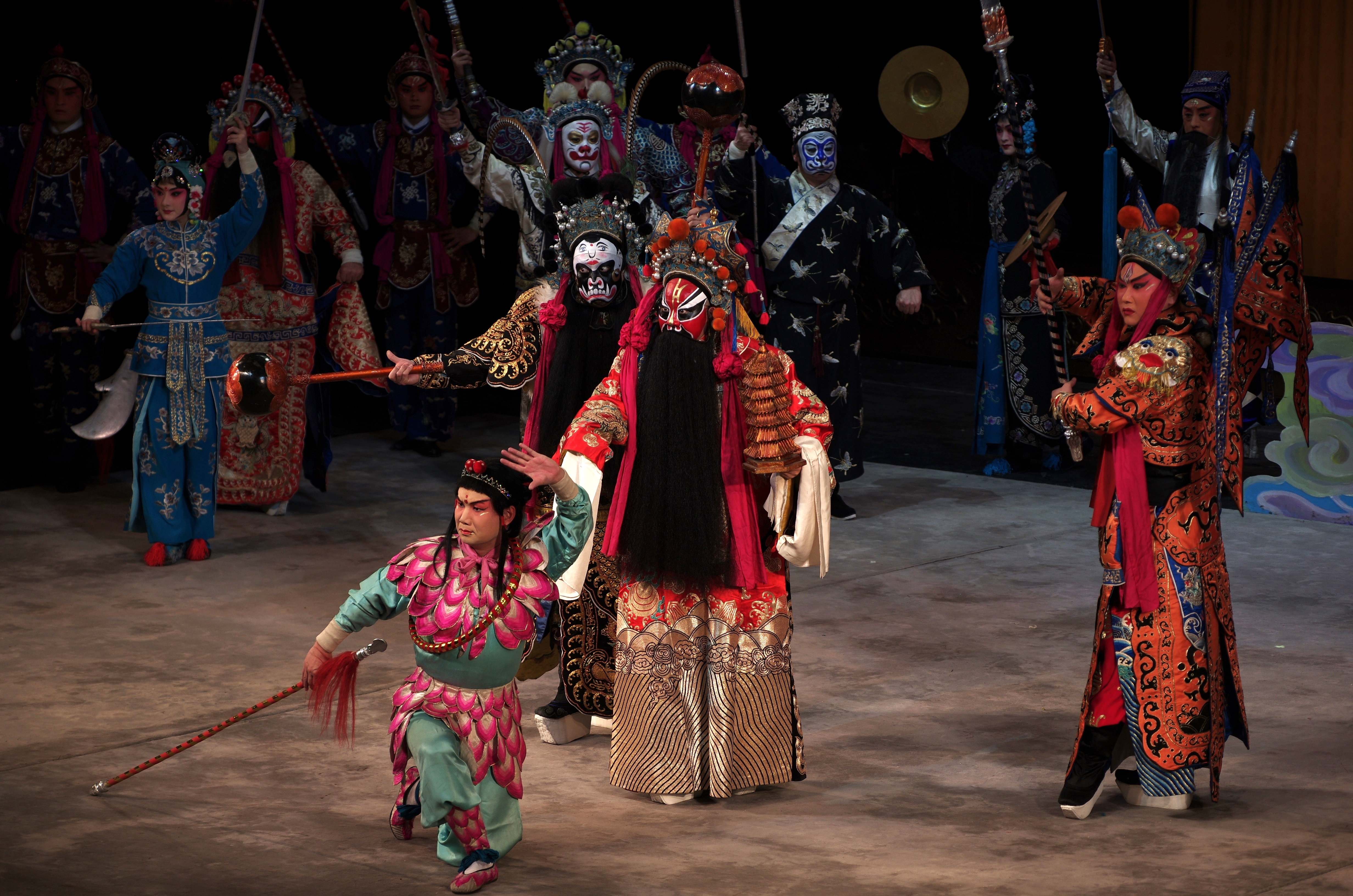 Peking Opera. Peking Opera School. Опере «четыре девушки». The prima Donna of Peking Opera..