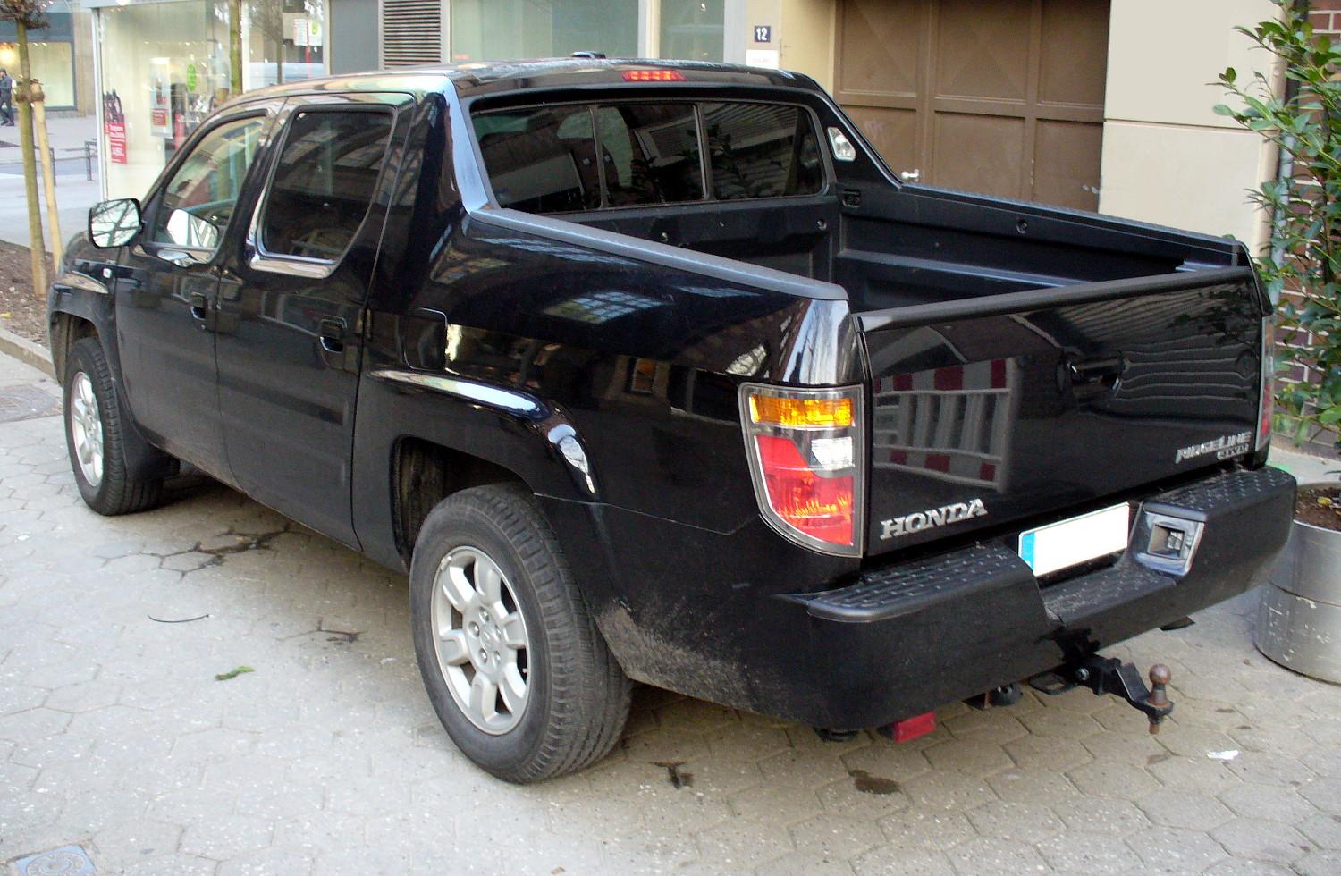 http://upload.wikimedia.org/wikipedia/commons/e/ee/Honda_Ridgeline_4WD_Heck.JPG