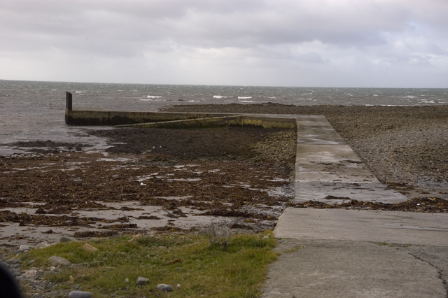 File:Jetty near Cuinabunag - geograph.org.uk - 1523025.jpg