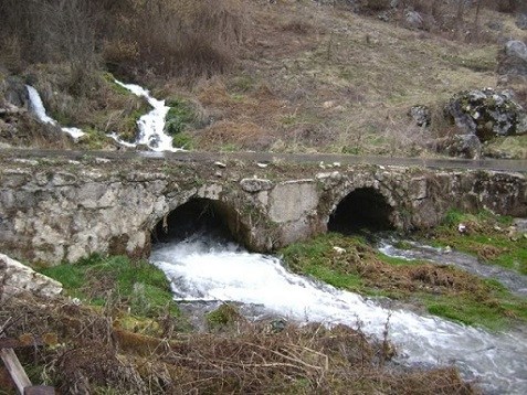 File:Most na izvoru Žepe.jpg
