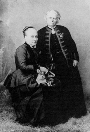 File:Rosa Bonheur & Natalie Micas, Nice, 1882.jpg