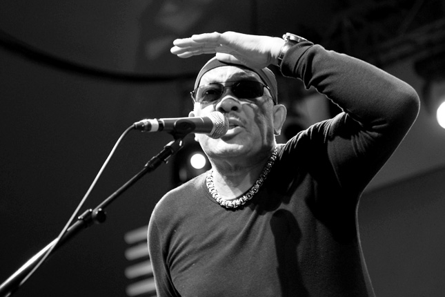 File:Roy Ayers @ Becks Music Box (12 2 2011) (5457445847).jpg