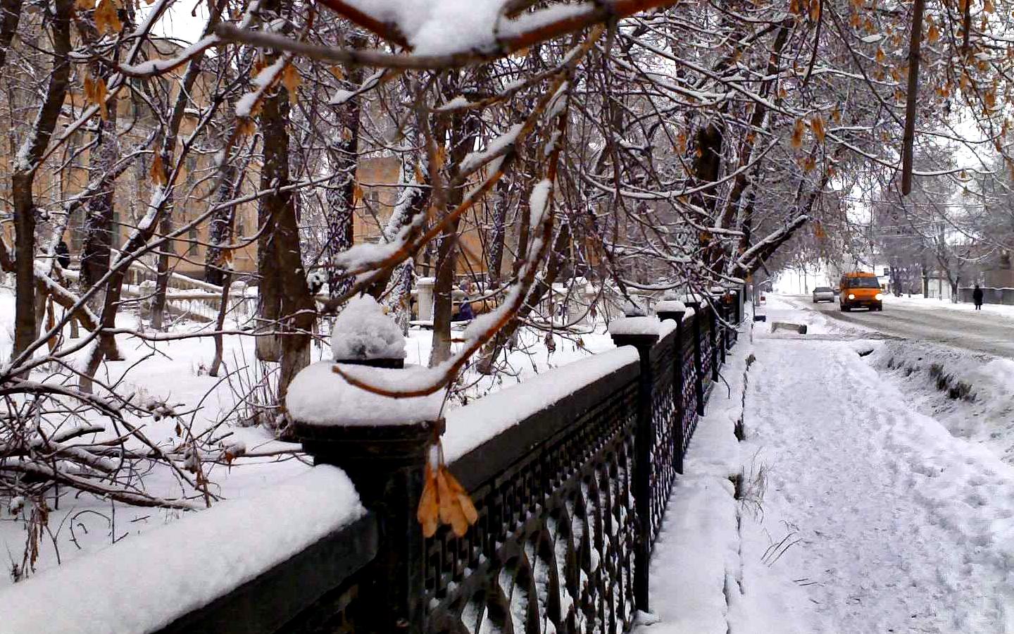 Наступила зима. Зима пришла снег. Наступила зима в городе. Фото наступила зима. Зима пришла фото.