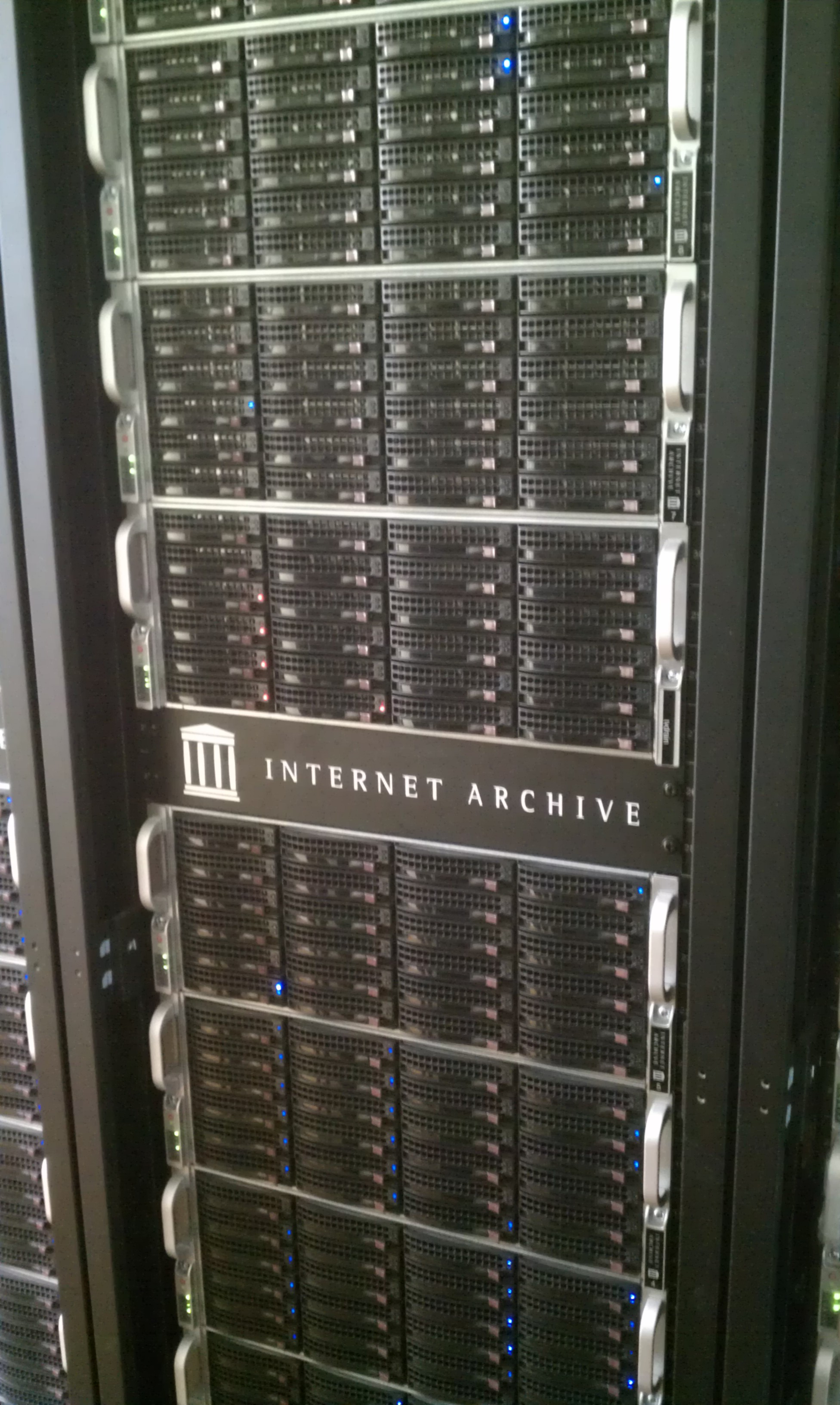 File:Servers at the Internet Archive.jpg - Wikimedia Commons