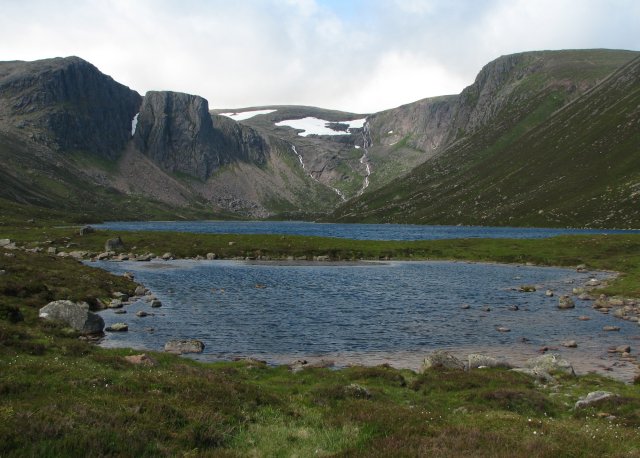 File:Small lochan by Loch Avon - geograph.org.uk - 886081.jpg