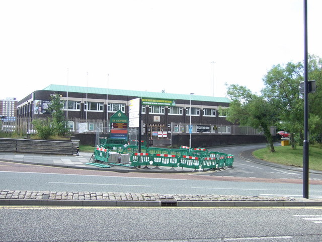 File:Territorial Army Centre (geograph 3582885).jpg