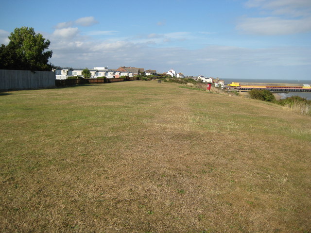 File:Walton-on-the-Naze, South Cliffs - geograph.org.uk - 1475597.jpg