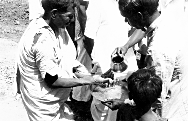 File:Washing hands of guests, Bathet Bungalow, India, 1952 (16803988818).jpg