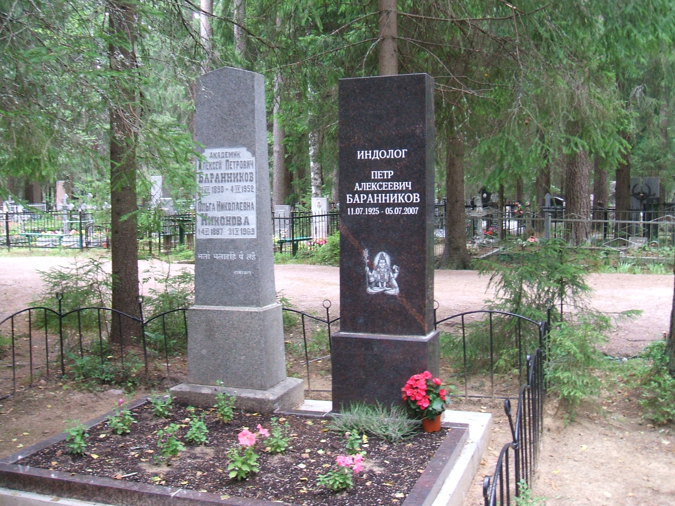 Мемориальное кладбище в Комарово