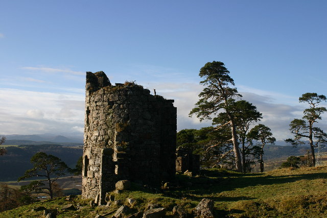 File:'Castle' near Drynie Farm - geograph.org.uk - 124245.jpg
