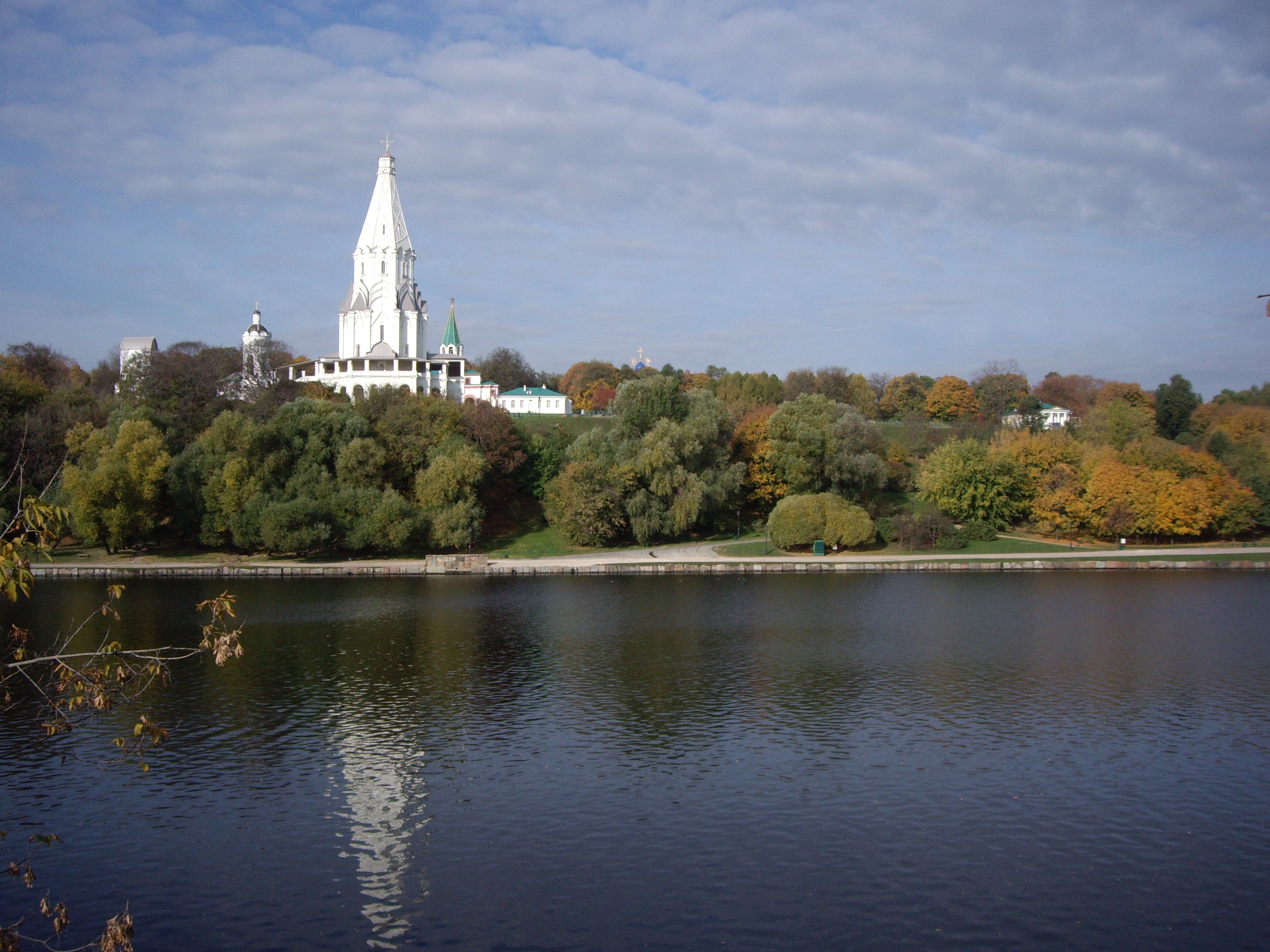 Коломенское Церковь осень