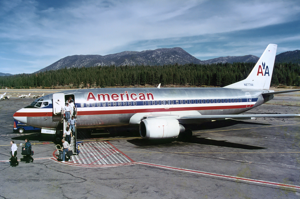 American_Airlines_Boeing_737-300_Silagi-