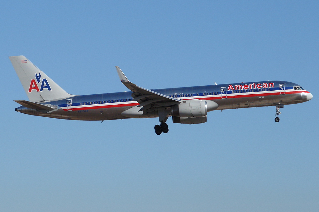 American Airlines Boeing 757-200 N655AA (8268969302).jpg