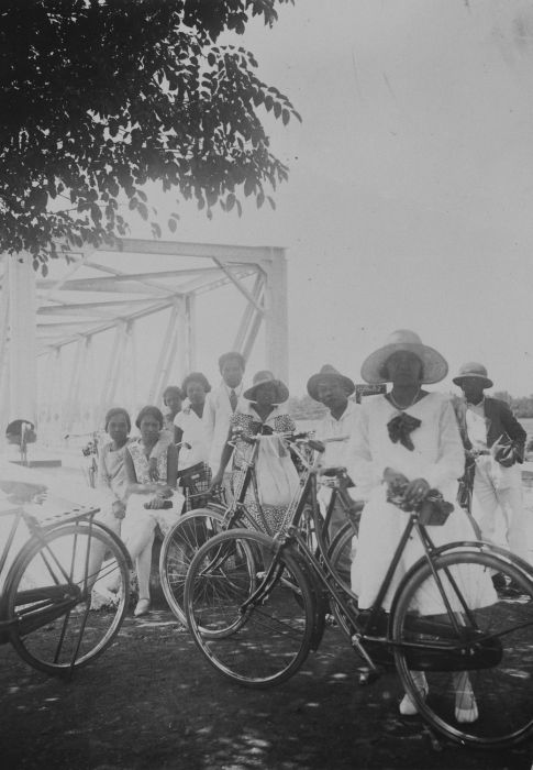 Afbeeldingsresultaat voor vrouwen fietsen in groep