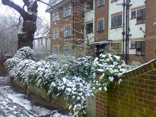 File:Cedar Court, Muswell Hill - geograph.org.uk - 1080534.jpg