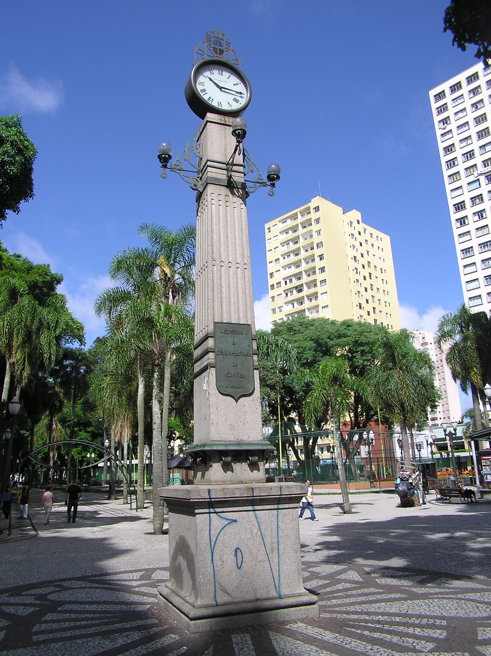 File:Clock Praca Osorio Curitiba Brasil.jpg - Wikimedia Commons