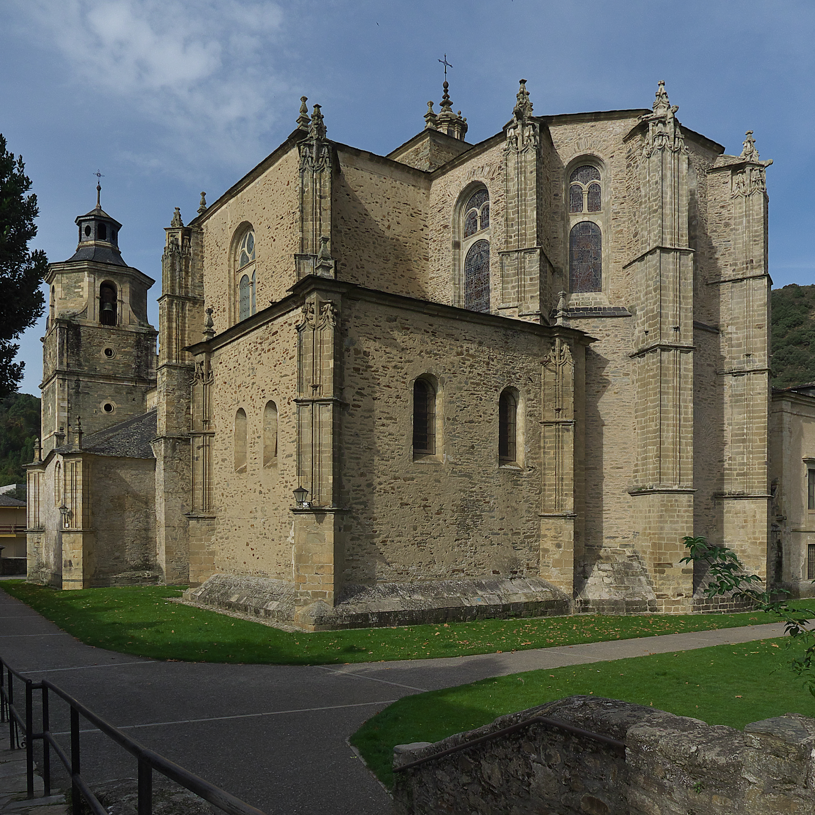 [[Colegiata de Santa María (Villafranca del Bierzo)