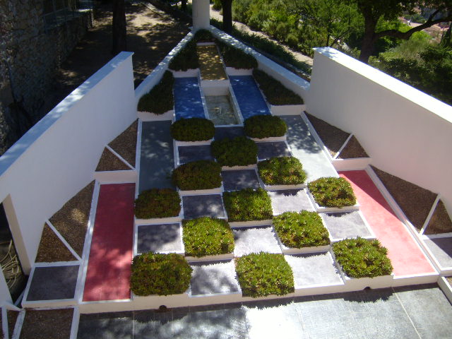 File:Cubist Garden Villa de Noailles Hyeres.JPG