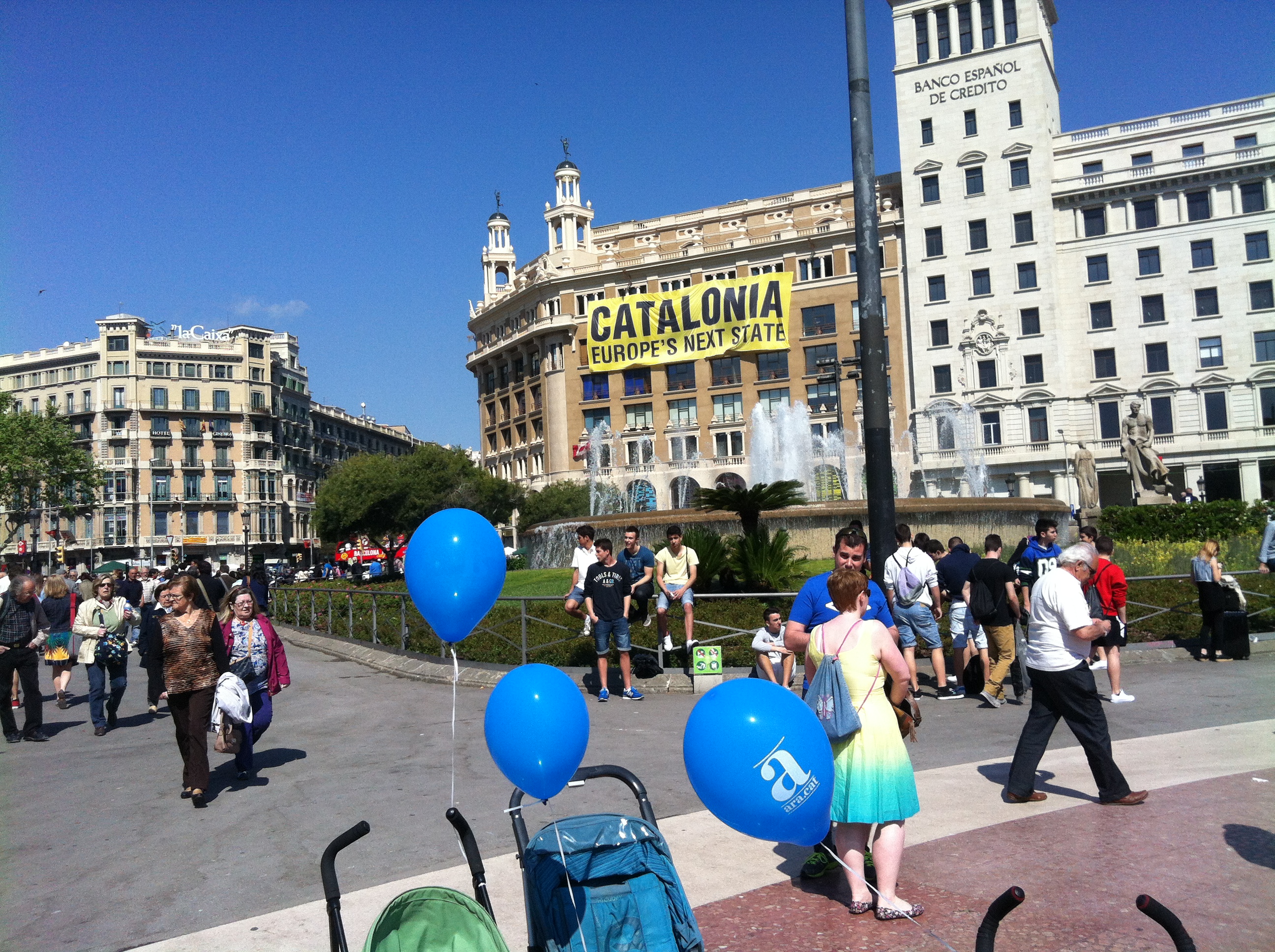 File:Diada de Jordi 2013 a Barcelona (35).JPG - Wikimedia Commons