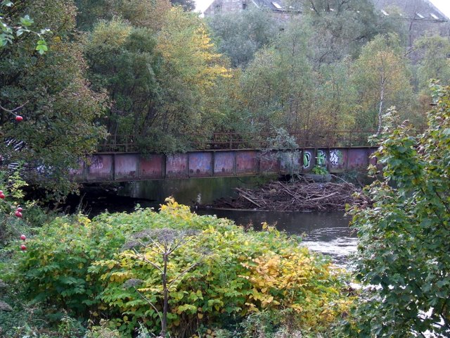 File:Disused railway bridge - geograph.org.uk - 1546204.jpg