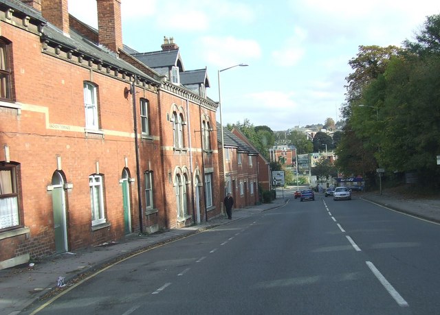 File:Entering Stroud towards Wallbridge - geograph.org.uk - 1539210.jpg