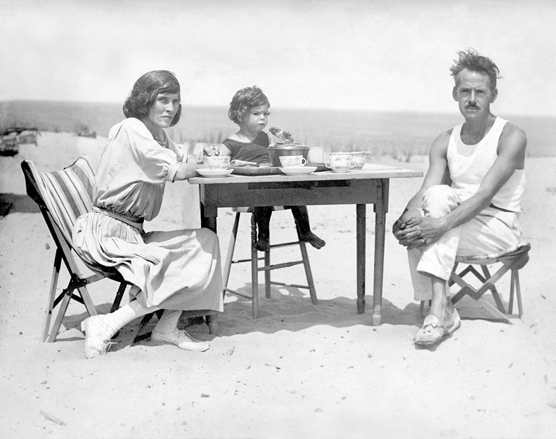 Boulton with husband [[Eugene O'Neill]] and son Shane, photographed in [[Cape Cod]] in 1922