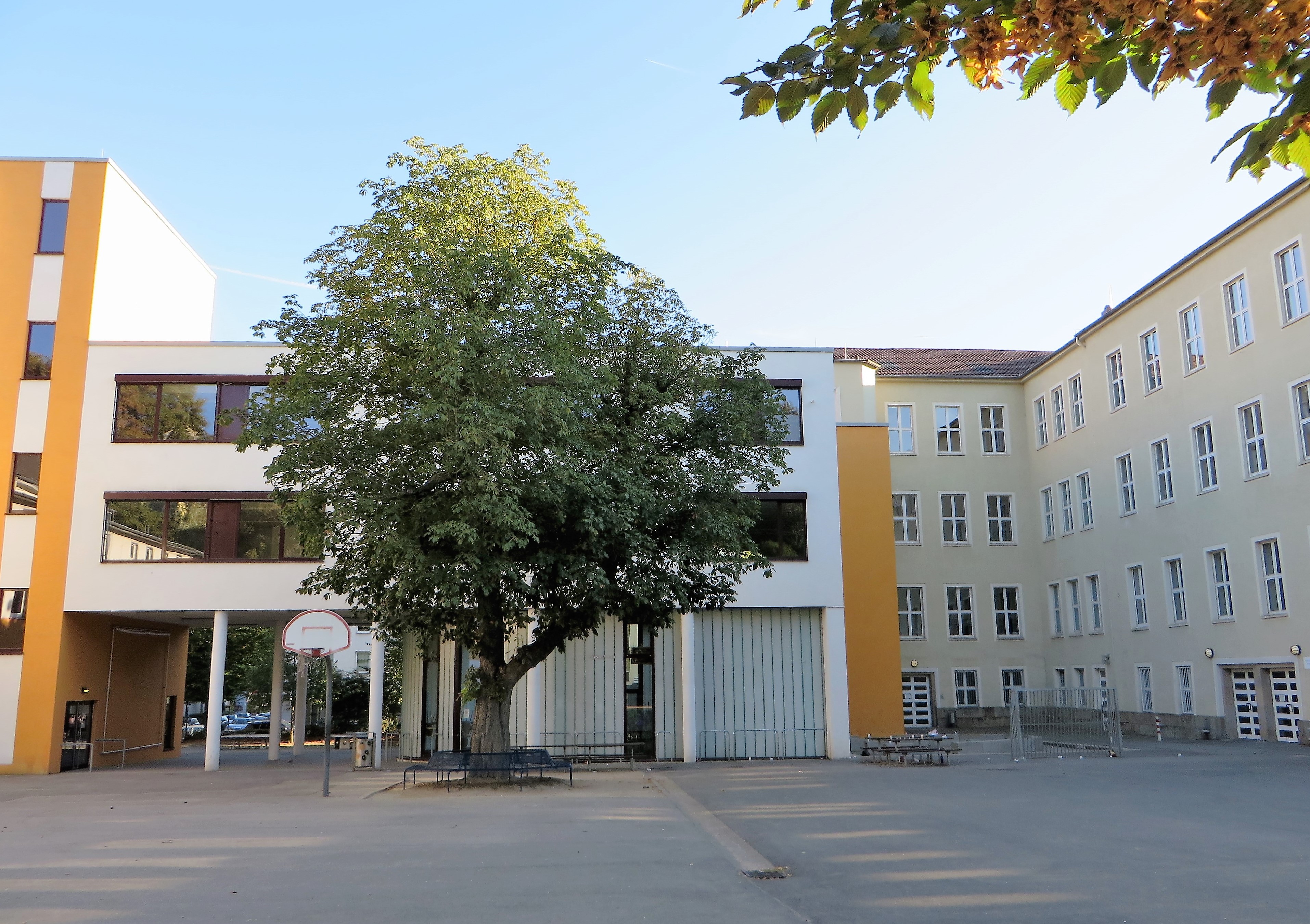 Fichte-Gymnasium in Hagen, Goldbergstraße 20 / Bergstraße. Gegründet im Jahre 1799, damit ältestes G...