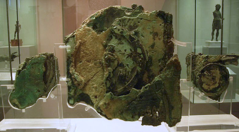 [Bild: Fragments_of_the_Antikythera_Mechanism.jpg]