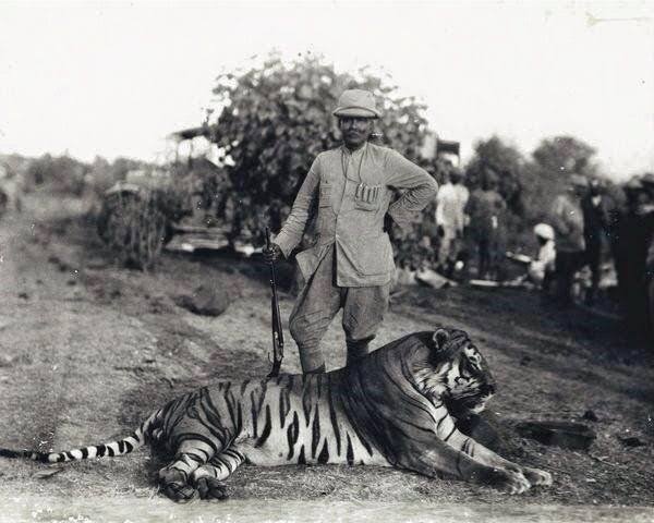 File:Ganga Singh with tiger, 1910.jpg