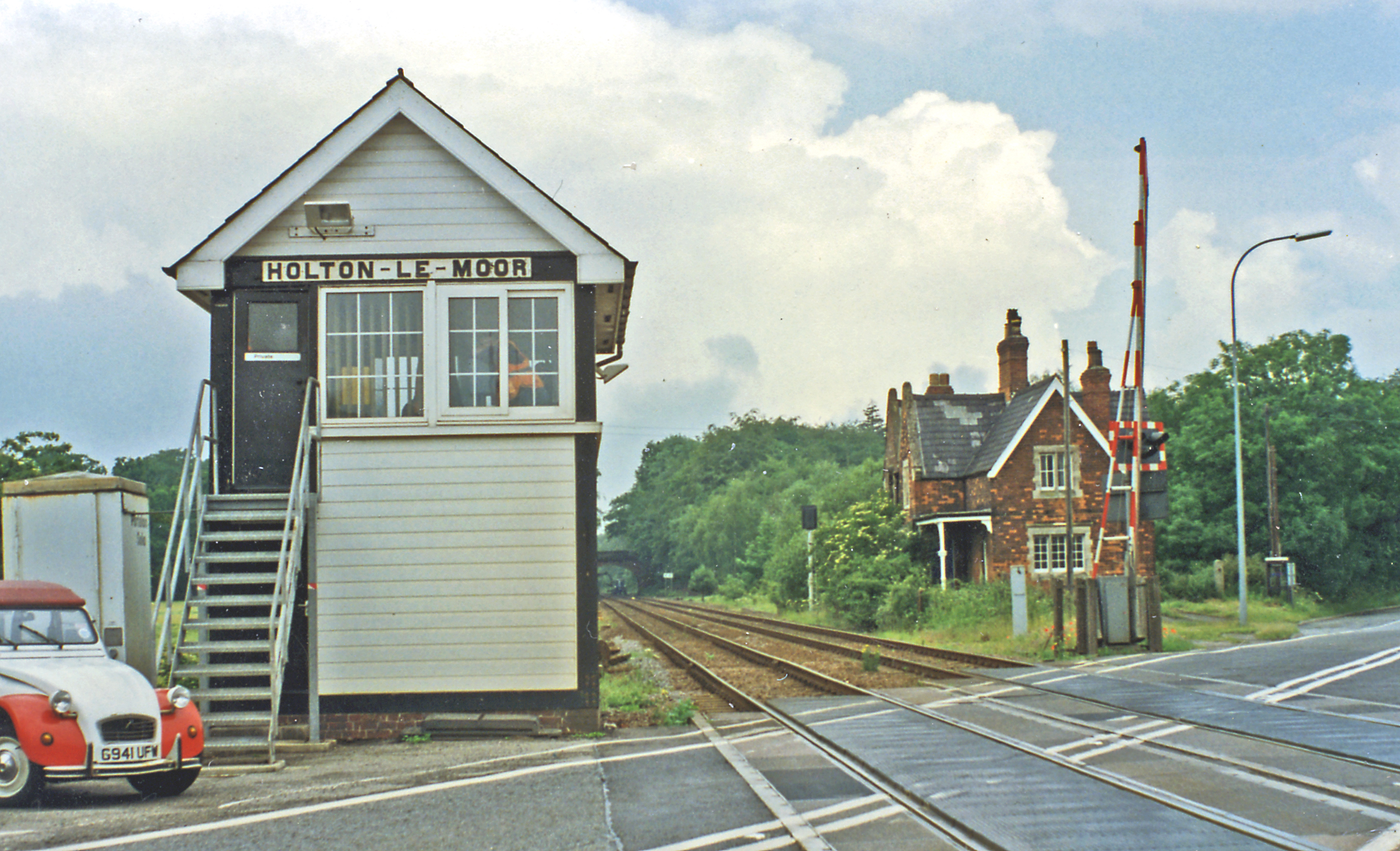 Holton Le Moor railway station