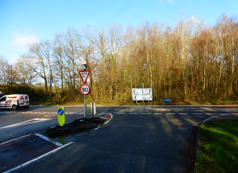 File:Junction of Hyde Lane with the A287 - geograph.org.uk - 3787799.jpg