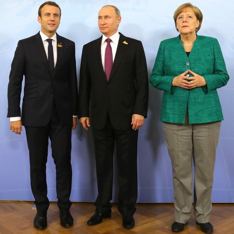 Macron%2C_Putin%2C_Merkel_%282017-07-08%29.jpg
