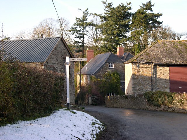 File:Maristow Barton in the Winter Sunshine - geograph.org.uk - 503112.jpg