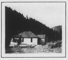 Colorado Fuel & Iron tarafından 1914'te inşa edilen erkekler kulübü [1]