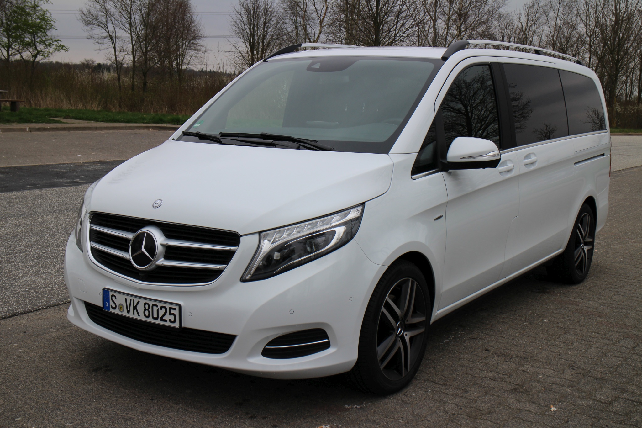 File:Mercedes Benz V-Klasse (13666332274).jpg - Wikipedia